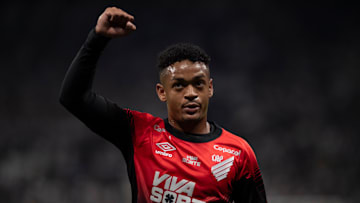 Athletico-PR está perto de confirmar o acesso à Série A do Brasileirão