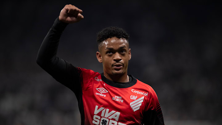 Athletico-PR está perto de confirmar o acesso à Série A do Brasileirão