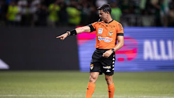 Flavio Rodrigues de Souza marcou penalidade inexistente no Choque-Rei