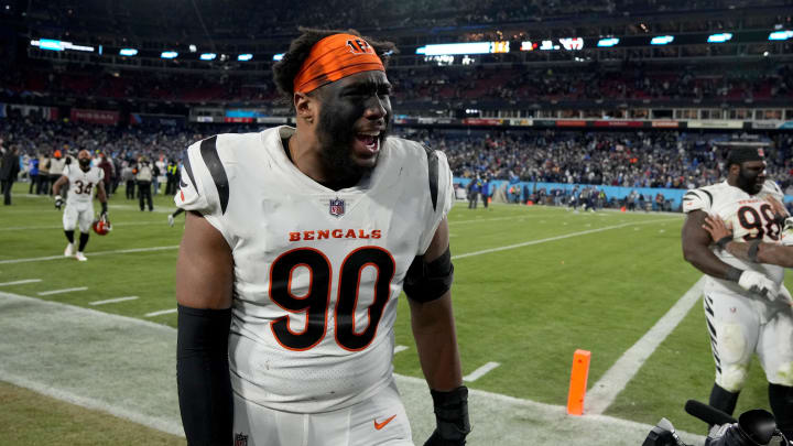 Former Cincinnati Bengals defensive end Khalid Kareem signed to the Atlanta Falcons' practice squad Thursday.