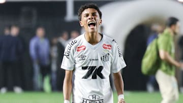 Santos conseguiu sair da zona de rebaixamento Santos conseguiu sair da zona de rebaixamento