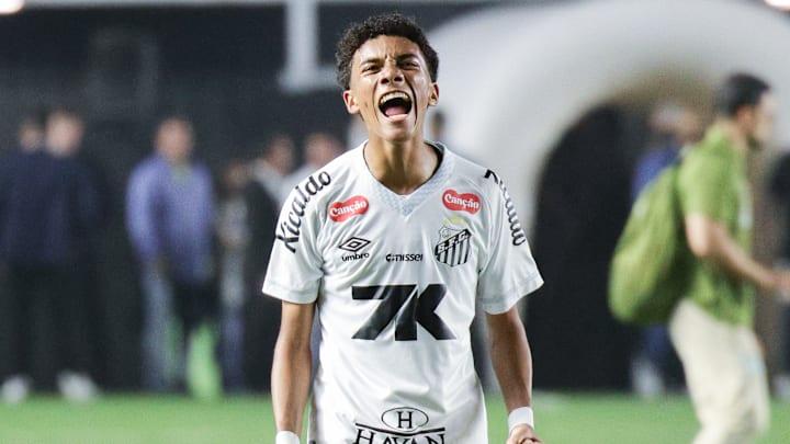 Santos conseguiu sair da zona de rebaixamento Santos conseguiu sair da zona de rebaixamento