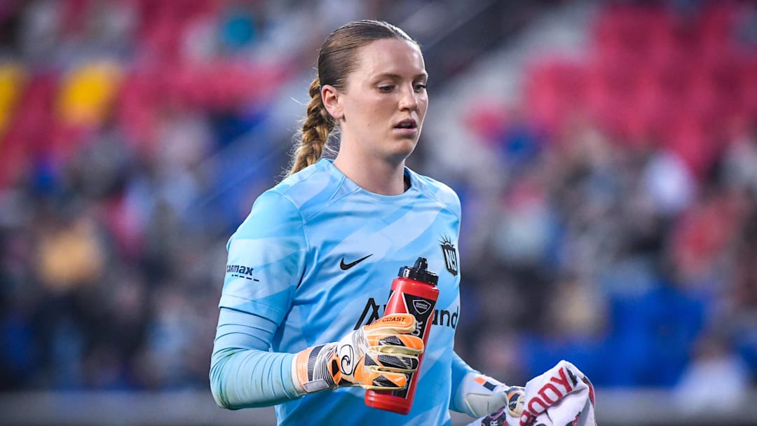 Utah Royals goalkeeper Mandy McGlynn in action.