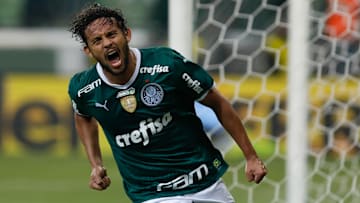 Gustavo Scarpa fez gol de pênalti no último jogo entre Avaí e Palmeiras, em outubro de 2019