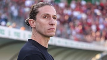 Filipe Luis mostra que tem o grupo na mão