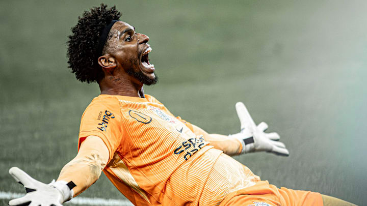 Hugo Souza é titular absoluto e conhecido pelo bom aproveitamento nas disputas de pênaltis