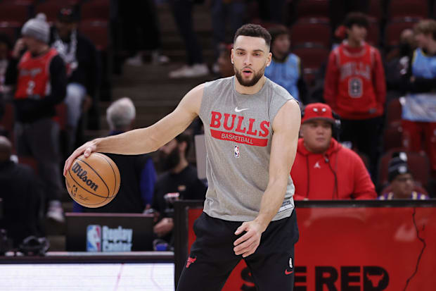 Chicago Bulls guard Zach LaVine (8) warms up before a game against the Los Angeles Lakers during the 2023-24 season.