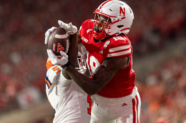 Isaiah Neyor vs. Torrie Cox Jr.