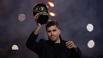 Le milieu espagnol de Manchester City, Rodri, a remporté le Ballon d'or en 2024.