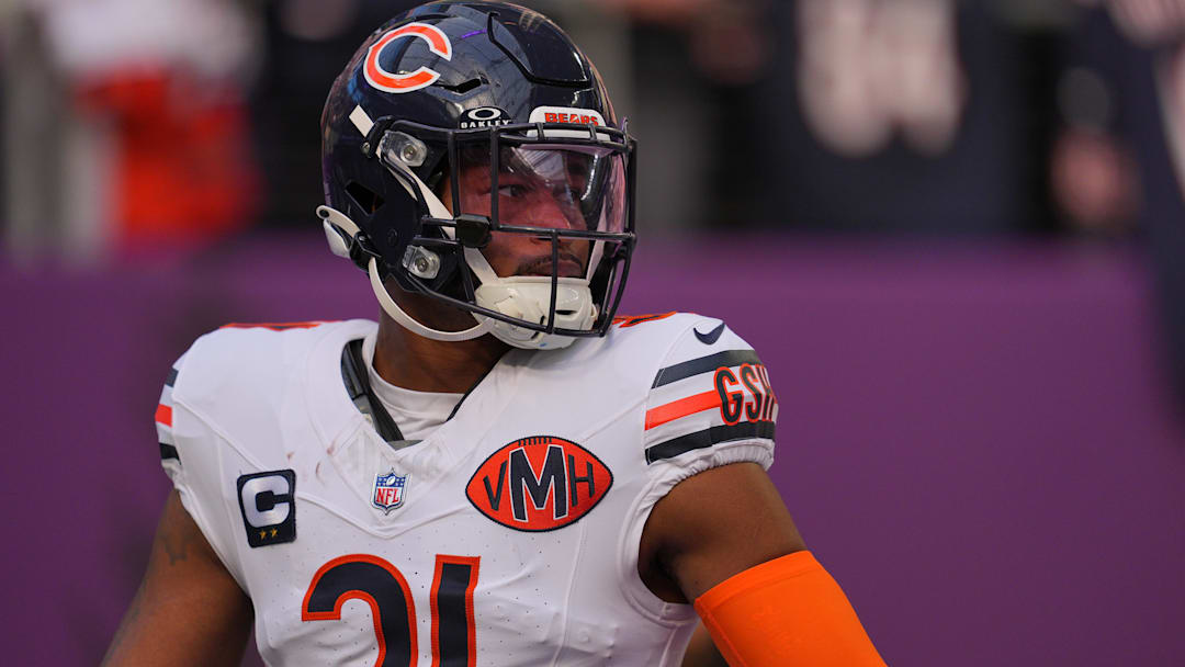 Nov 16, 2025; Minneapolis, Minnesota, USA; Chicago Bears free safety Kevin Byard (31) warms up before a game against the Minnesota Vikings at U.S. Bank Stadium.