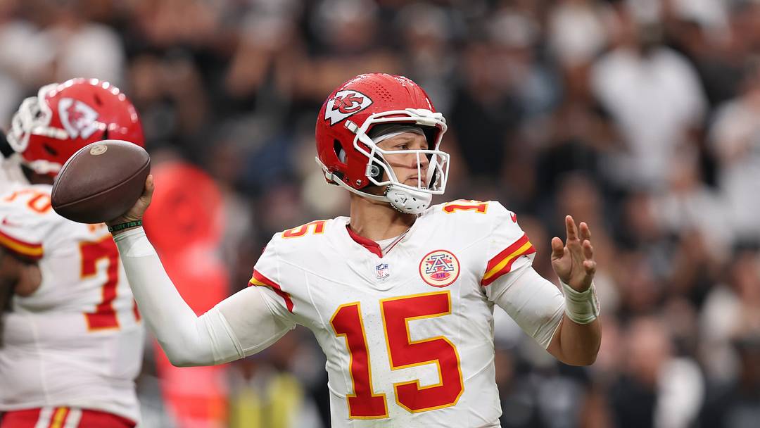 Oct 4, 2026; Paradise, Nevada, USA; Kansas City Chiefs quarterback Patrick Mahomes (15) throws a pass against the Las Vegas Raiders at Allegiant Stadium. Mandatory Credit: David Brytus-Imagn Images Oct 4, 2026; Paradise, Nevada, USA; Kansas City Chiefs quarterback Patrick Mahomes (15) throws a pass against the Las Vegas Raiders at Allegiant Stadium. Mandatory Credit: David Brytus-Imagn Images