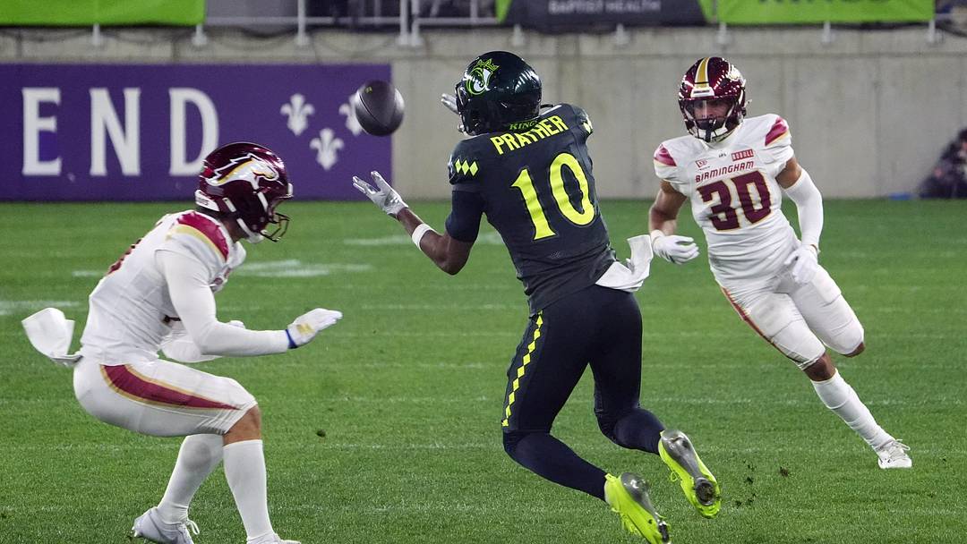 Louisville Kings’ Kaden Prather caught the ball for a first down against Birmingham Stallions’ Alex Cook (30) and Hudson Clark in a United Football League game at Lynn Family Stadium. 
March 27, 2026