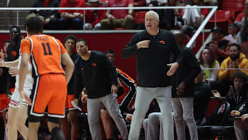 Jan 18, 2024; Salt Lake City, Utah, USA; Oregon State Beavers head coach Wayne Tinkle shouts instructions against the Utah Utes during the second half at Jon M. Huntsman Center. Mandatory Credit: Rob Gray-Imagn Images