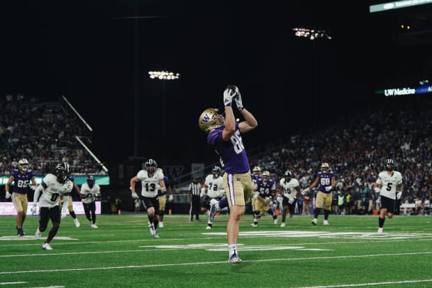 Decker DeGraaf settles under Will Rogers' pass on his way to a 33-yard touchdown catch.