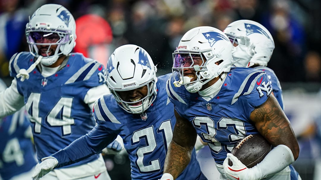 Nov 13, 2025; Foxborough, Massachusetts, USA; New England Patriots linebacker Anfernee Jennings (33) retrieves the ball after a bad snap by the New York Jets in the fourth quarter at Gillette Stadium. Mandatory Credit: David Butler II-Imagn Images Nov 13, 2025; Foxborough, Massachusetts, USA; New England Patriots linebacker Anfernee Jennings (33) retrieves the ball after a bad snap by the New York Jets in the fourth quarter at Gillette Stadium. Mandatory Credit: David Butler II-Imagn Images
