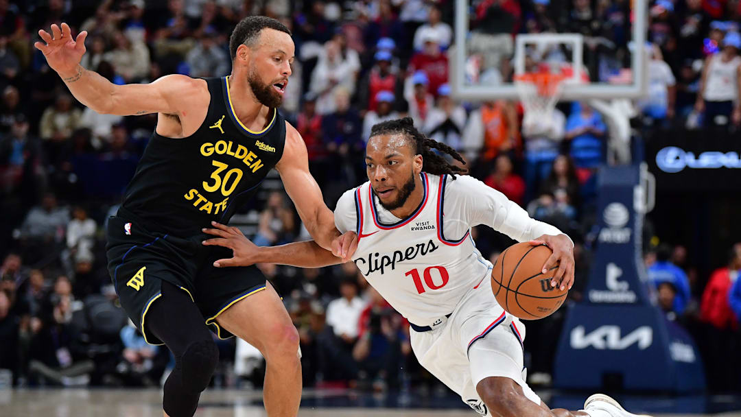 Los Angeles Clippers guard Darius Garland moves to the basket.