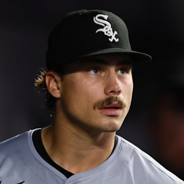 Chicago White Sox starting pitcher Drew Thorpe (33) against the Miami Marlins at loanDepot Park during the 2024 season.