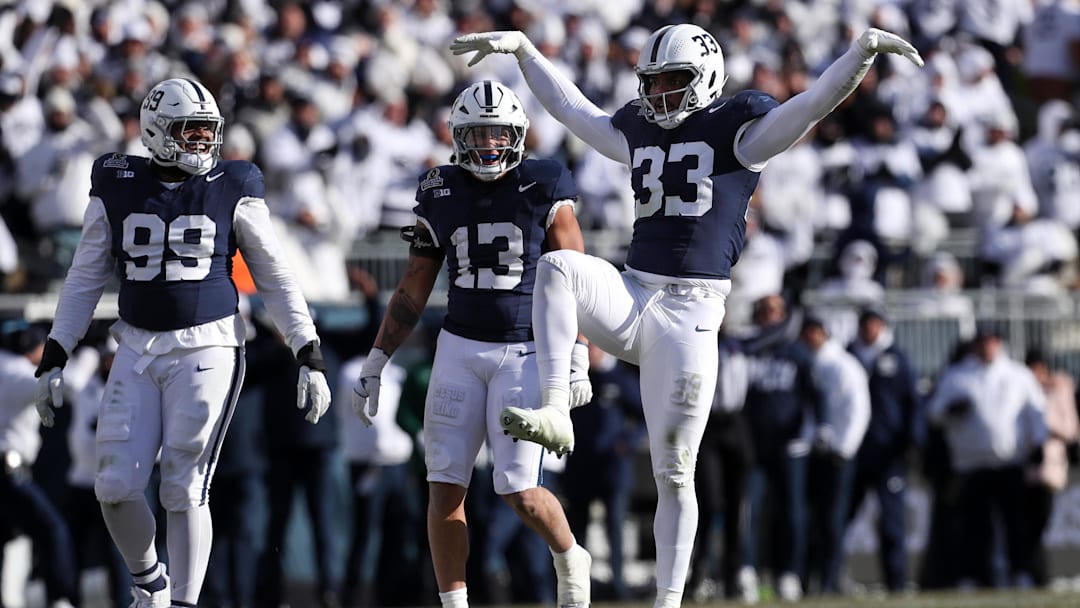 Penn State Nittany Lions defensive end Dani Dennis-Sutton (33)