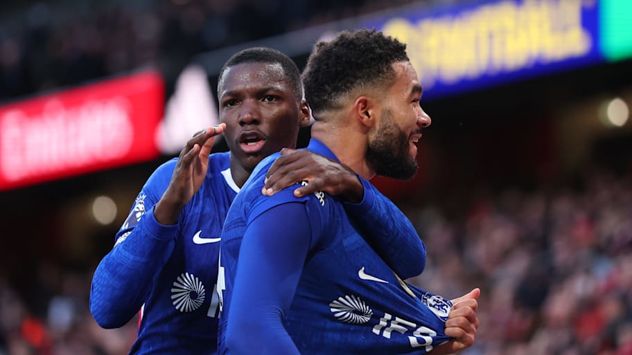 Moisés Caicedo, Reece James