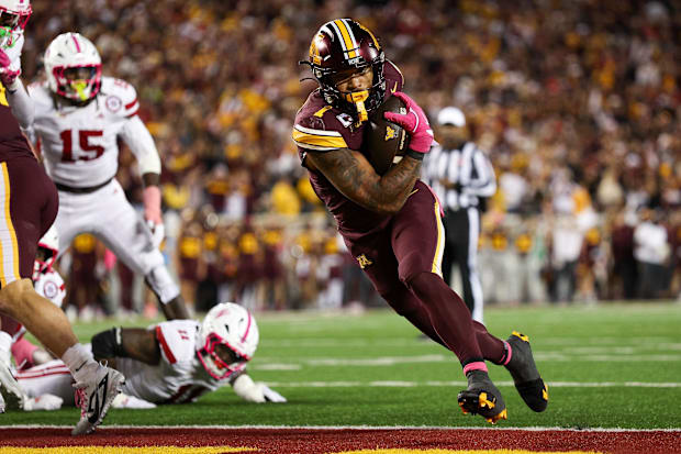 Minnesota's Darius Taylor runs for a fourth-quarter touchdown.