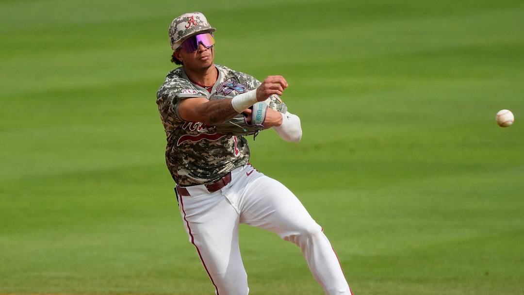 Alabama shortstop Justin Lebron (1)