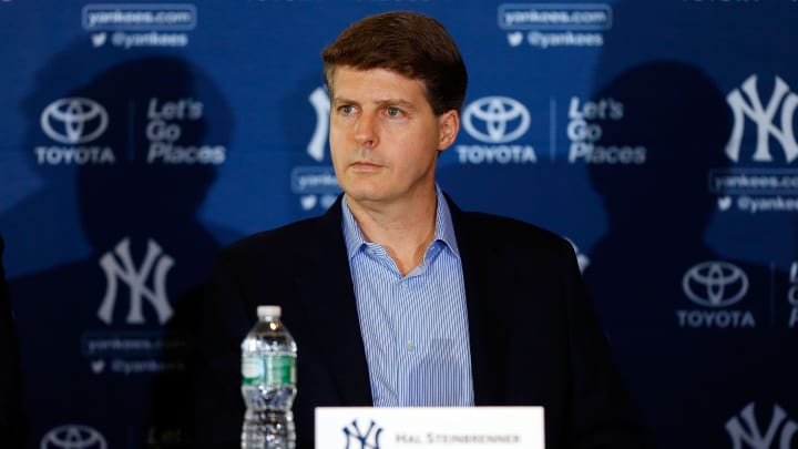 Hal Steinbrenner es propietario de los Yankees