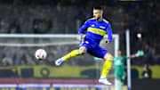 Darío Benedetto levita cuando juega en La Bombonera.