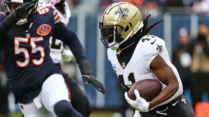 Oct 19, 2025; Chicago, Illinois, USA; New Orleans Saints running back Alvin Kamara (41) rushes the ball against the Chicago Bears during the second half at Soldier Field. Mandatory Credit: Mike Dinovo-Imagn Images Oct 19, 2025; Chicago, Illinois, USA; New Orleans Saints running back Alvin Kamara (41) rushes the ball against the Chicago Bears during the second half at Soldier Field. Mandatory Credit: Mike Dinovo-Imagn Images