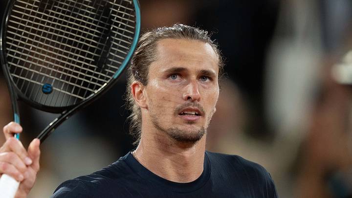 Alexander Zverev wins his match at Stade Roland Garros