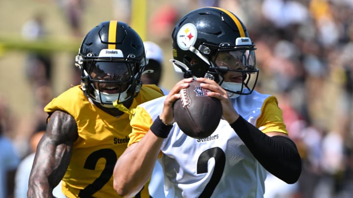 Jul 28, 2024; Latrobe, PA, USA; Pittsburgh Steelers quarterback Justin Fields (2) is pressured by safety DeShon Elliott (25) during training camp at Saint Vincent College. Mandatory Credit: Barry Reeger-USA TODAY Sports