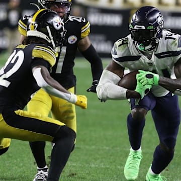 Seattle Seahawks WR DK Metcalf runs after a pass reception against the Pittsburgh Steelers.