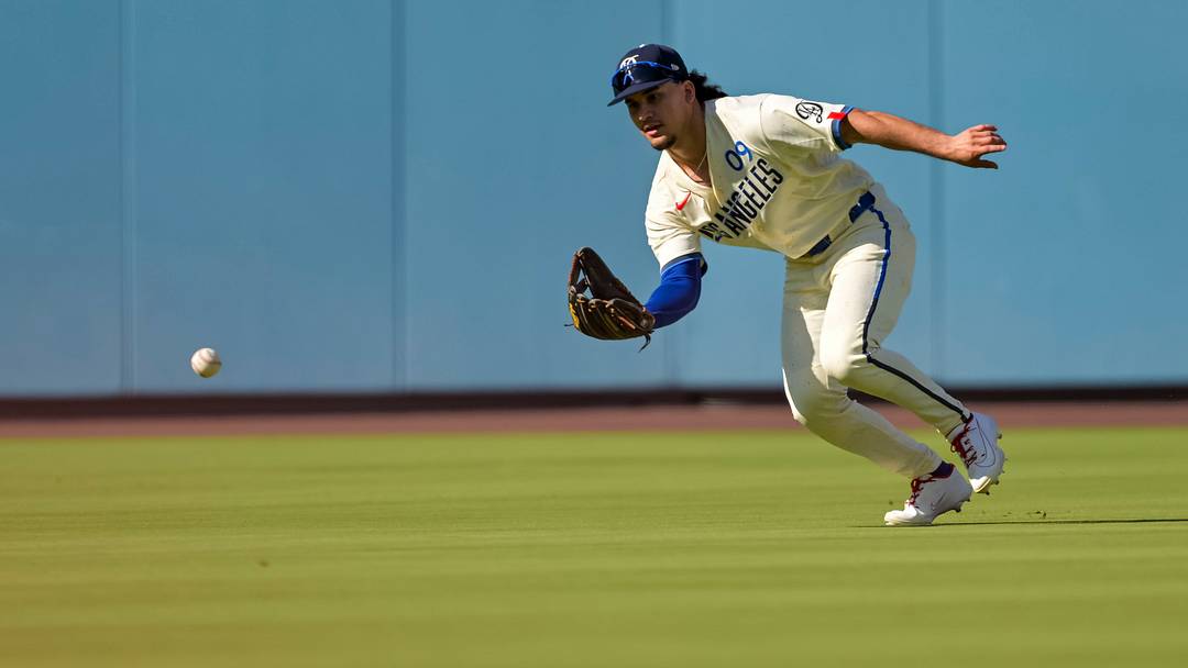 Aug 22, 2026; Los Angeles, California, USA; Los Angeles Dodgers center fielder Alek Thomas (9) fields a single by Pittsburgh Pirates shortstop Jared Triolo (19) during the second inning at Dodger Stadium. Mandatory Credit: Jayne Kamin-Oncea-Imagn Images Aug 22, 2026; Los Angeles, California, USA; Los Angeles Dodgers center fielder Alek Thomas (9) fields a single by Pittsburgh Pirates shortstop Jared Triolo (19) during the second inning at Dodger Stadium. Mandatory Credit: Jayne Kamin-Oncea-Imagn Images