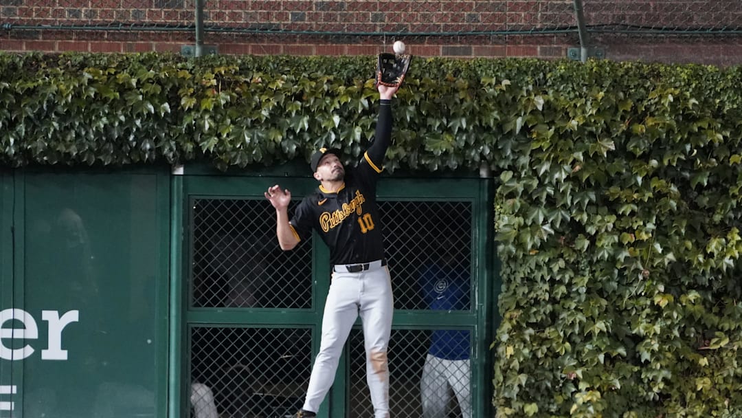 Sep 3, 2024; Chicago, Illinois, USA; Pittsburgh Pirates outfielder Bryan Reynolds (10) makes a catch on Chicago Cubs designated hitter Seiya Suzuki (not pictured) during the fifth inning at Wrigley Field. Mandatory Credit: David Banks-Imagn Images