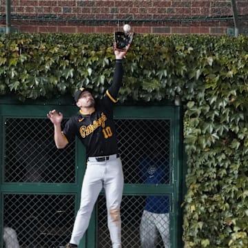 Sep 3, 2024; Chicago, Illinois, USA; Pittsburgh Pirates outfielder Bryan Reynolds (10) makes a catch on Chicago Cubs designated hitter Seiya Suzuki (not pictured) during the fifth inning at Wrigley Field. Mandatory Credit: David Banks-Imagn Images