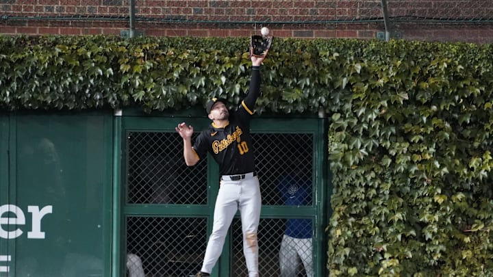 Sep 3, 2024; Chicago, Illinois, USA; Pittsburgh Pirates outfielder Bryan Reynolds (10) makes a catch on Chicago Cubs designated hitter Seiya Suzuki (not pictured) during the fifth inning at Wrigley Field. Mandatory Credit: David Banks-Imagn Images