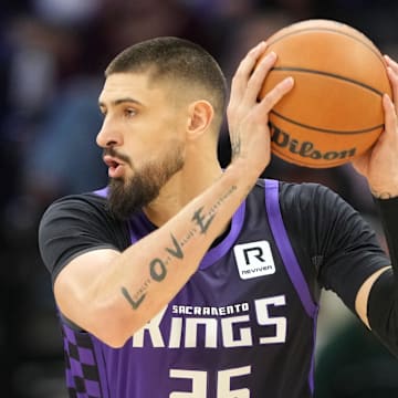 Sacramento Kings center Alex Len looks to throw a pass.