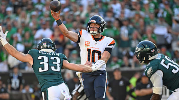 Denver Broncos quarterback Bo Nix (10) throws a pass order Philadelphia Eagles cornerback Cooper Dejean (33).