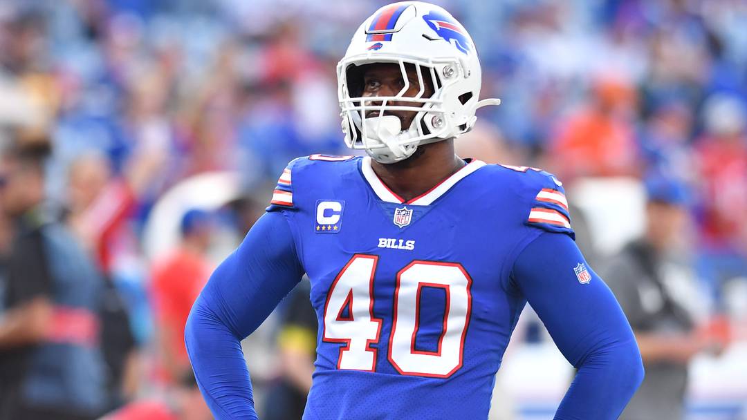Buffalo Bills linebacker Von Miller warms up before a game against the Tennessee Titans at Highmark Stadium.