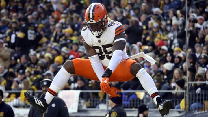 Jan 8, 2023; Pittsburgh, Pennsylvania, USA;  Cleveland Browns tight end David Njoku (85) celebrates after scoring a touchdown against the Pittsburgh Steelers during the second quarter at Acrisure Stadium. Mandatory Credit: Charles LeClaire-USA TODAY Sports