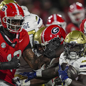 Georgia's Mykel Williams (13) pursues a Georgia Tech running back.