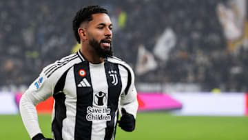Douglas Luiz está em baixa na Juventus