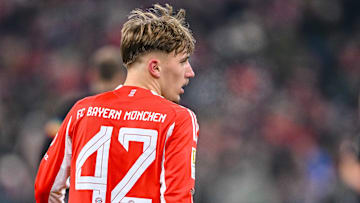 Lennart Karl est devenu un élément incontournable du système de Vincent Kompany. Lennart Karl est devenu un élément incontournable du système de Vincent Kompany.