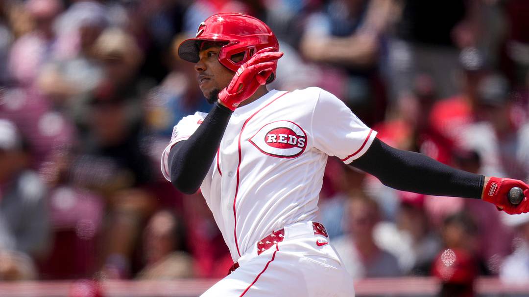 Cincinnati Reds third baseman Ke'bryan Hayes (3) runs 