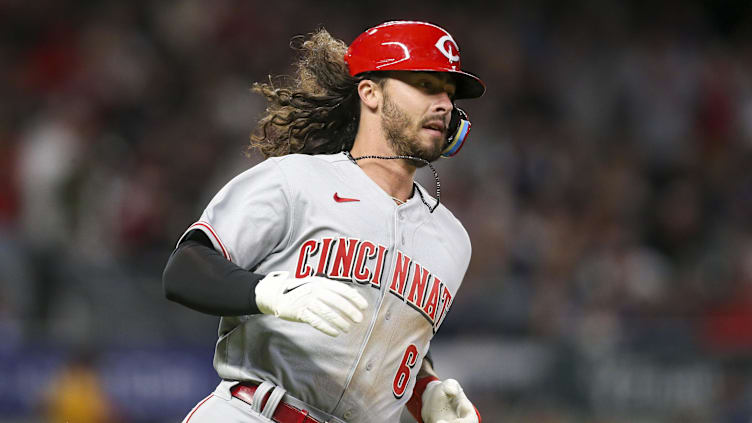 Cincinnati Reds second baseman Jonathan India (6) hits a single.