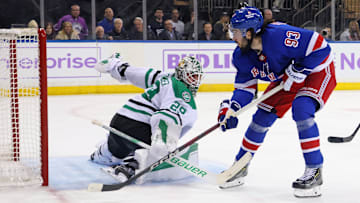 Zibanejad misses a chance against the Dallas Stars