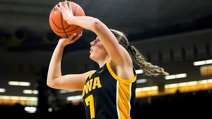 Iowa guard Addie Deal (7) attempts a 3-pointer against the Oregon Ducks Jan. 15, 2026 at Carver-Hawkeye Arena in Iowa City, Iowa.