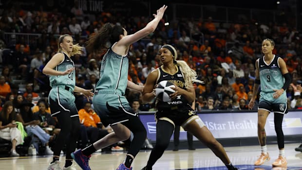 Jun 5, 2025; Washington, District of Columbia, USA; Washington Mystics forward Kiki Iriafen (44) drives to the basket as New 