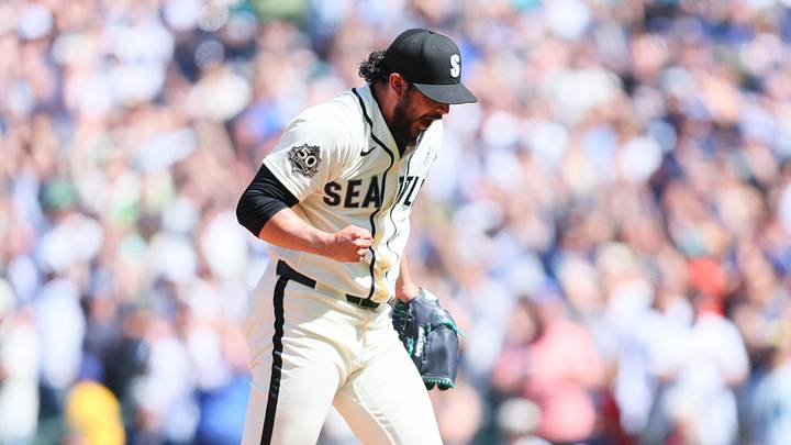 Muñoz llegó a 93 rescates en MLB y empató al histórico Aurelio López en la cuarta posición de todos los tiempos entre los relevistas nacidos en México. Muñoz llegó a 93 rescates en MLB y empató al histórico Aurelio López en la cuarta posición de todos los tiempos entre los relevistas nacidos en México.
