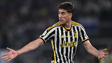 Dusan Vlahovic sporting a Jeep-sponsored Juventus jersey during the 2023/24 season