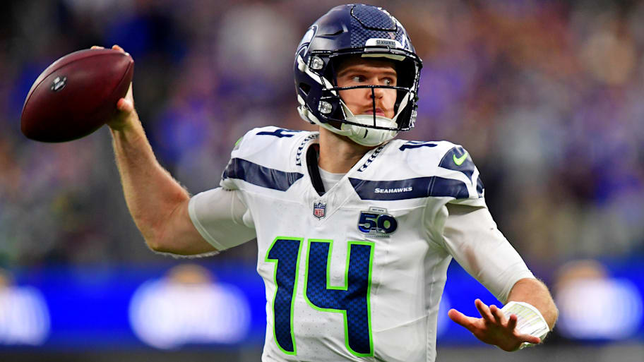 Sam Darnold struggled in the Seahawks’ 21–19 loss to the Rams. 